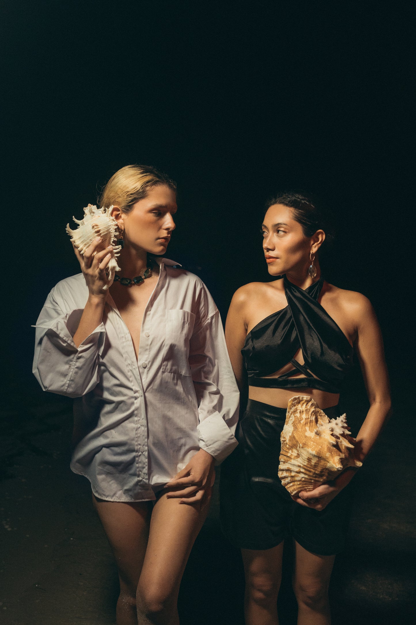 CAMISA FIT OVERSIZED DE MANGA LARGA